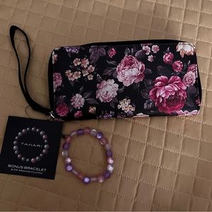 Tahari Wristlet wallet-Beautiful Floral design-Vegan Leather-Roomy interior-NEW